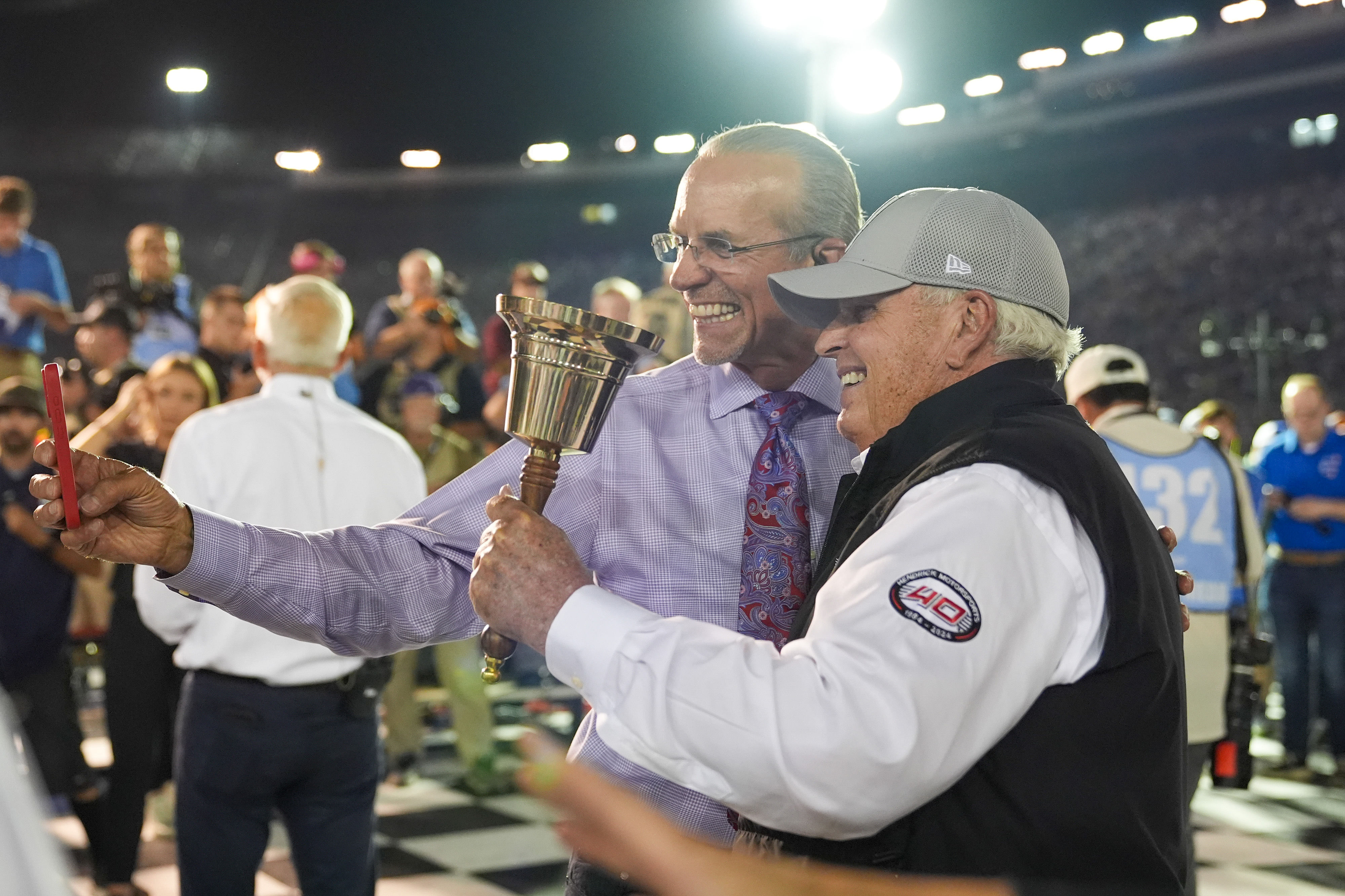 Kyle Petty takes a selfie with car owner Rick Hendrick in victory lane after the Bass Pro Shops-Source: Imagn